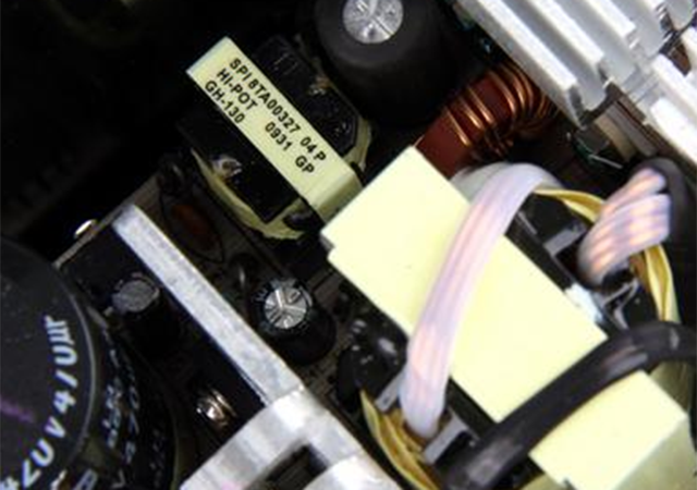 开关电源中的高频变压器的作用是什么？